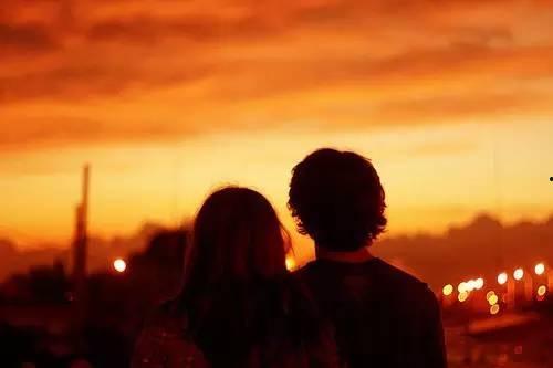 许你真心岁岁欢,一段跨越时光的浪漫传奇